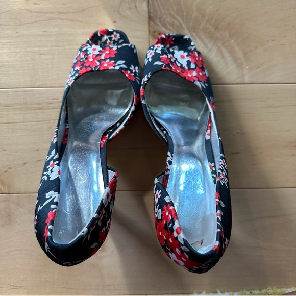 Jessica Simpson Floral Peep-Toe Pumps - Picture 6 of 9